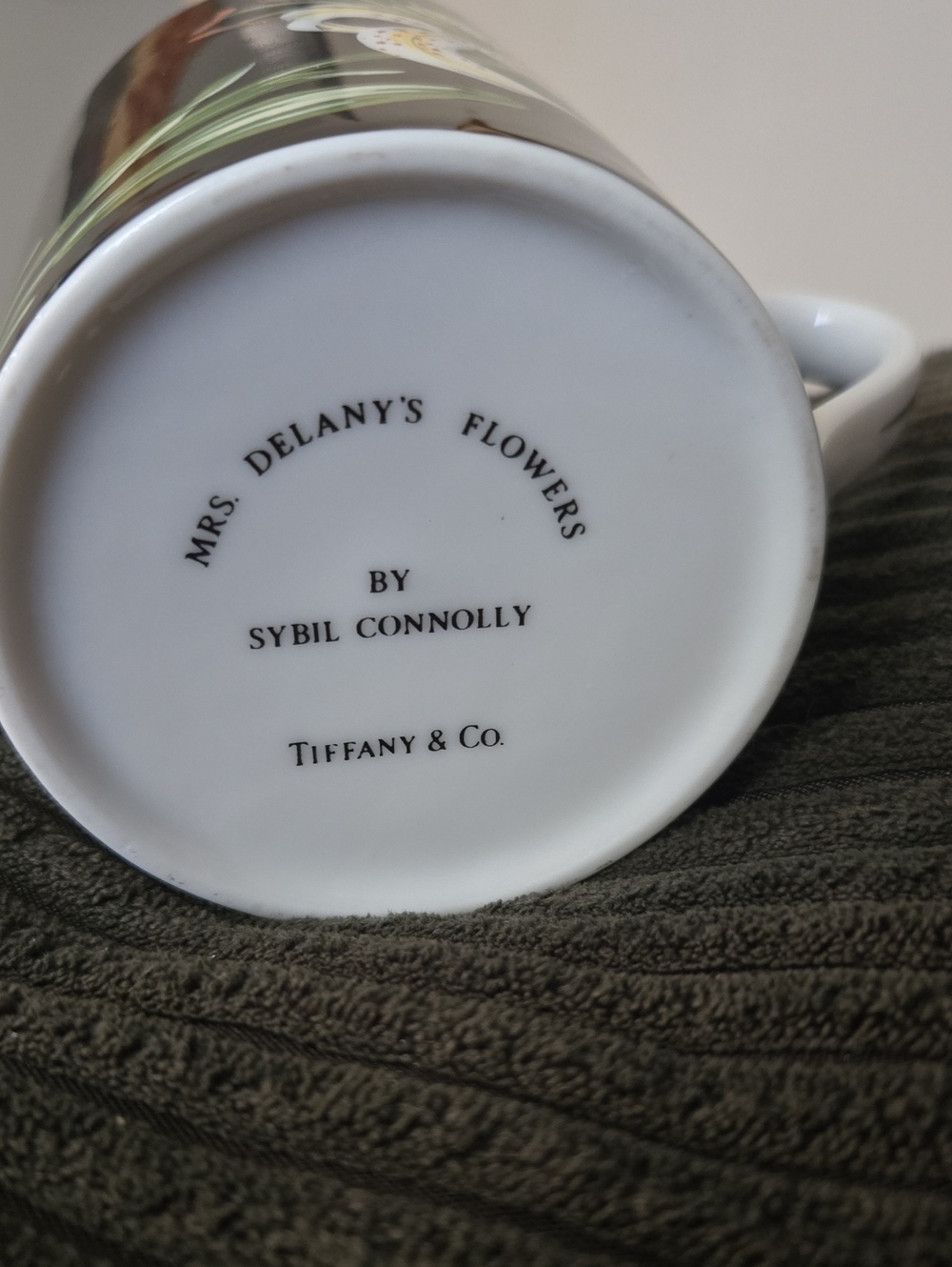 Mrs. Delaney's Flowers Mug by Tiffany & Co. Iris design. - Picture 7 of 12